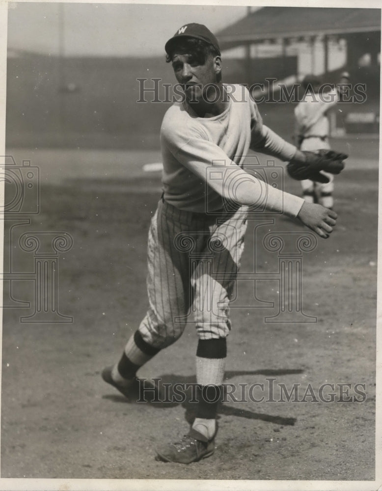 1928 Press Photo Pitcher Dunlap of Worcester Massachusetts - net29156- Historic Images