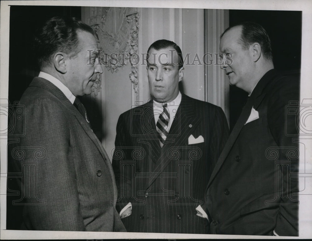 1946 Press Photo Jim Breuil owner of Buffalo team, Dan Topping, Tom Gallery- Historic Images