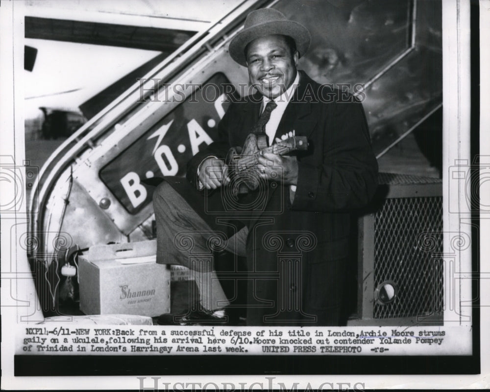 1955 Press Photo Boxer Archie Moore arrives in NYC from London - net29692- Historic Images