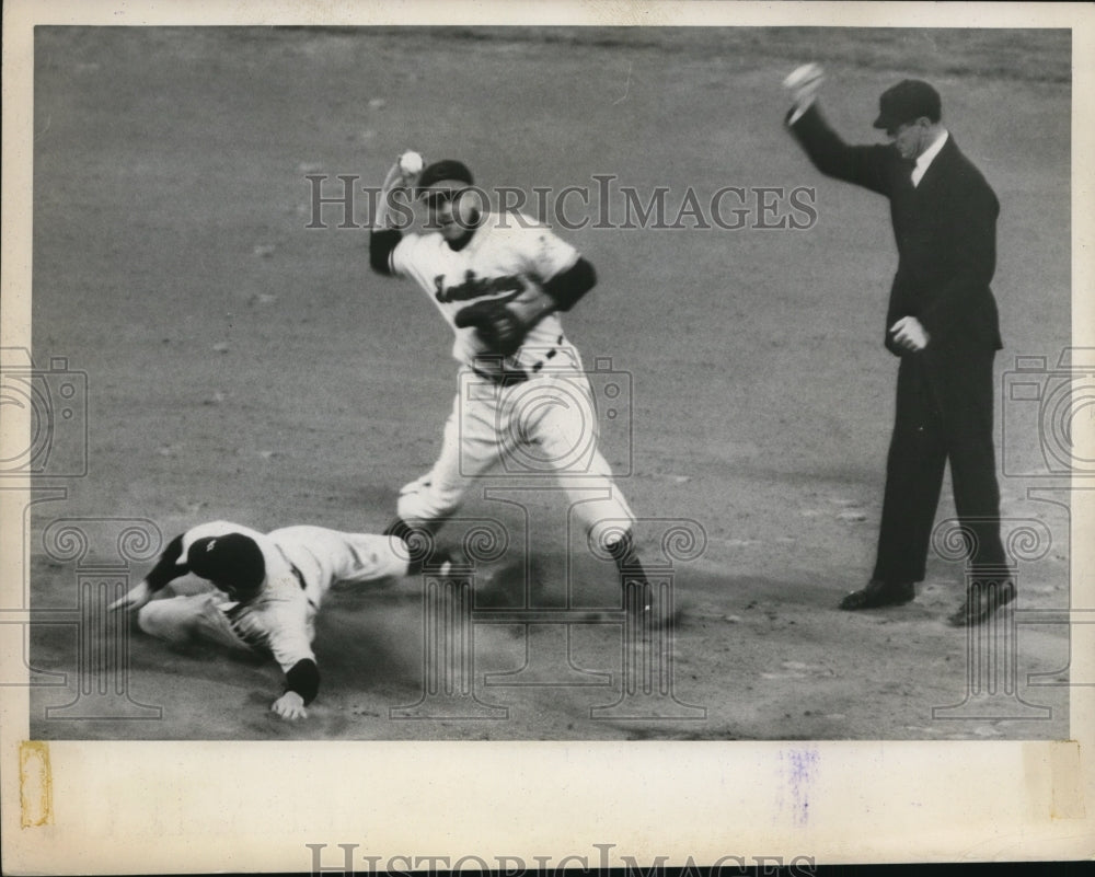 1949 Press Photo Cleveland Indians tags out another teams player - net29851- Historic Images