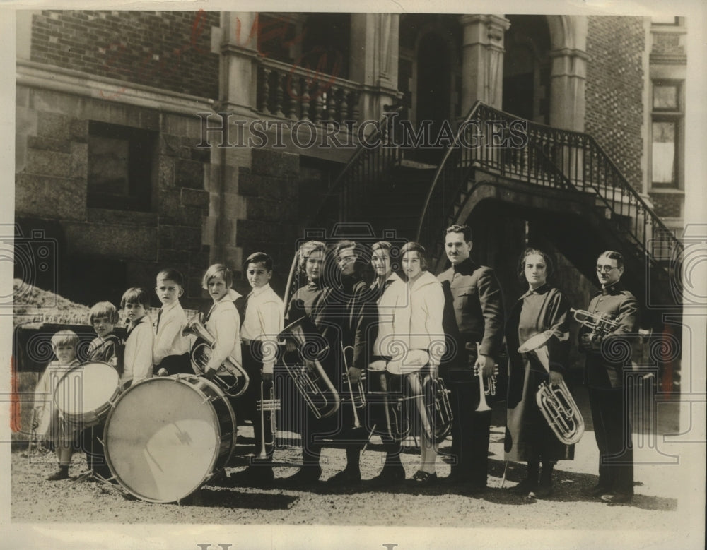 1928 Press Photo Ensign &amp; Mrs William J Lawrence &amp; their 11 kids in musical fami- Historic Images