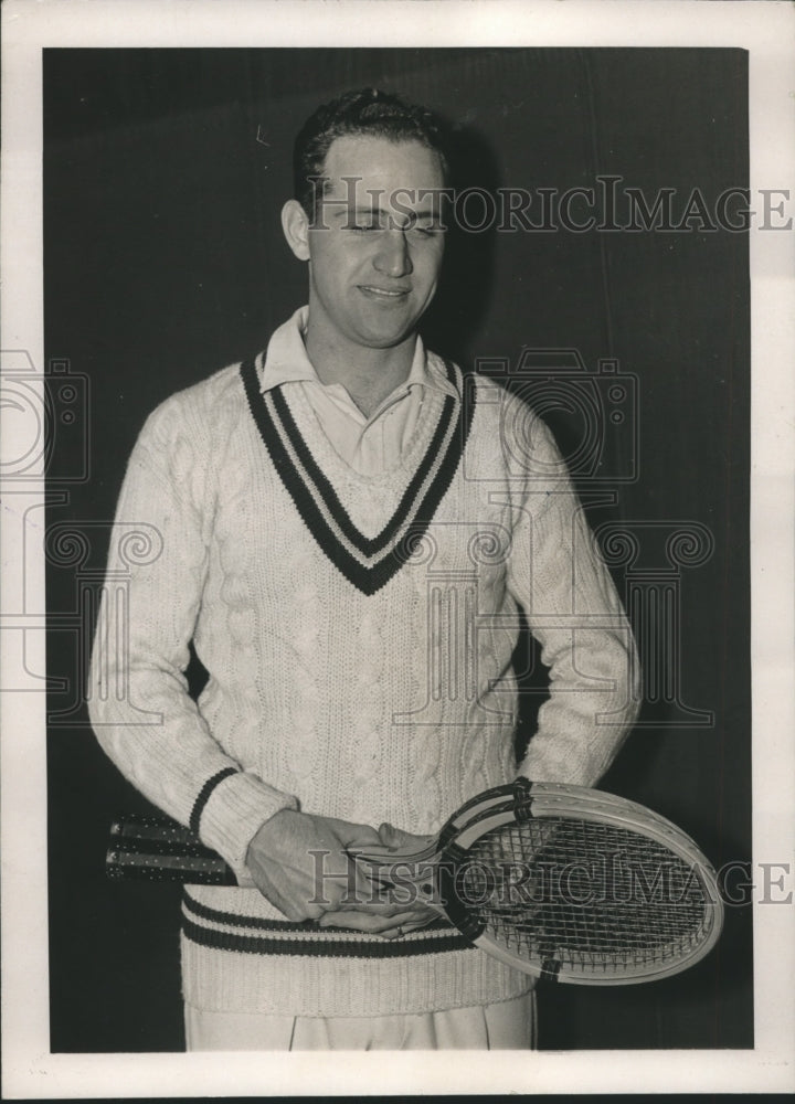 1937 Press Photo David N Jones shown before Indoor Tournament Singles Match- Historic Images