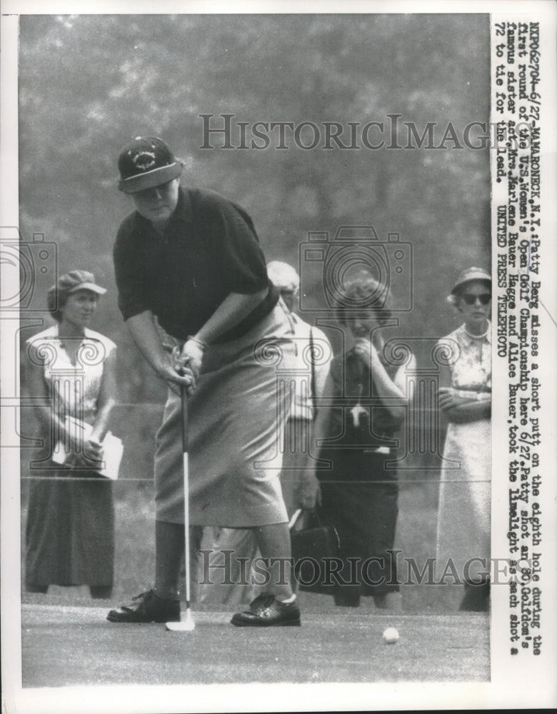 1957 Press Photo Patty Berg as She Shots Short on the Eighth During Women&#39;s Open- Historic Images