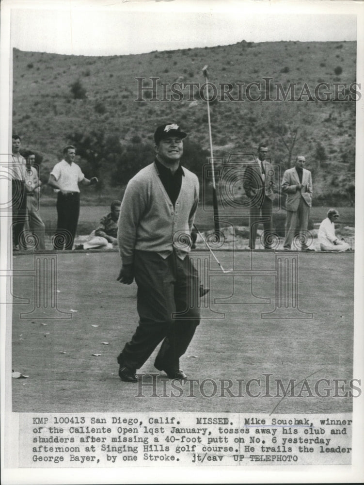 1956 Press Photo Mike Souchak Tosses Club After Missing 40-Foot Putt on No. 6- Historic Images