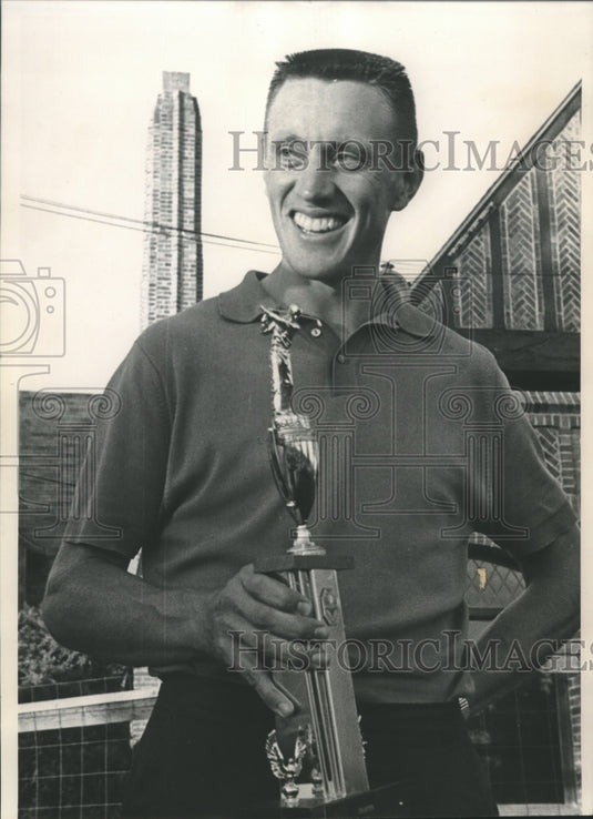 1962 Press Photo Glen Baxstrom Adds to Links List - net35157- Historic Images