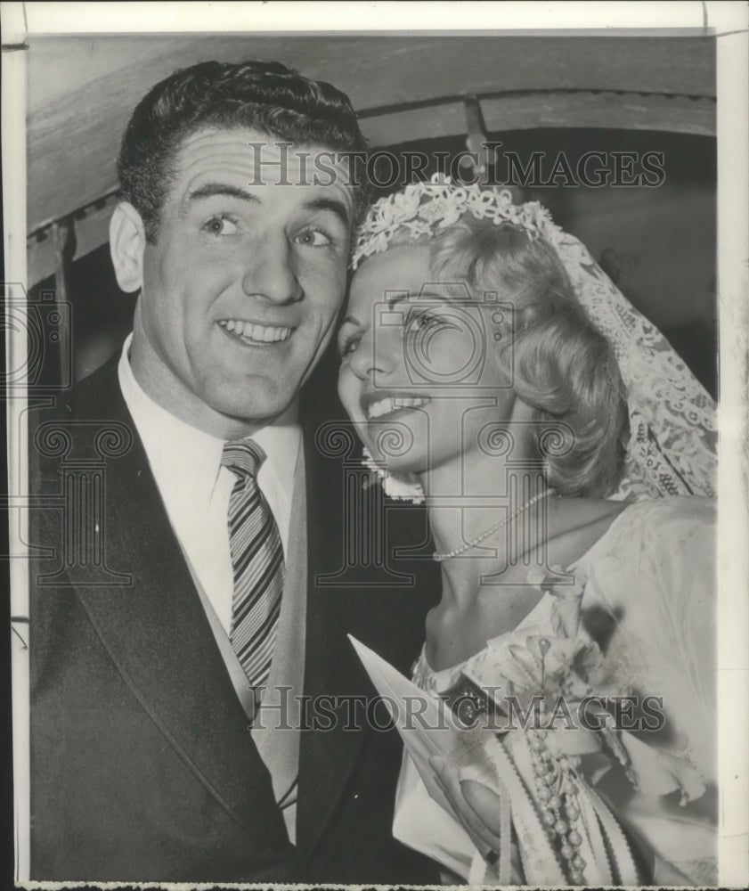 1970 Press Photo Don Bragg shown with his wife - net35411- Historic Images