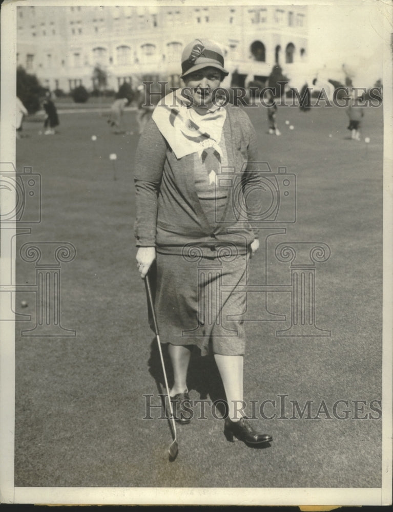 1936 Press Photo Mrs. C.H. Foster at Mayfair Club after winning putting match- Historic Images