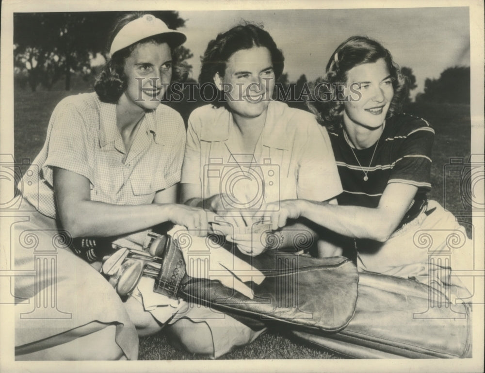 1947 Press Photo Golfers Tie for Low Qualifying Score in Women's Western- Historic Images