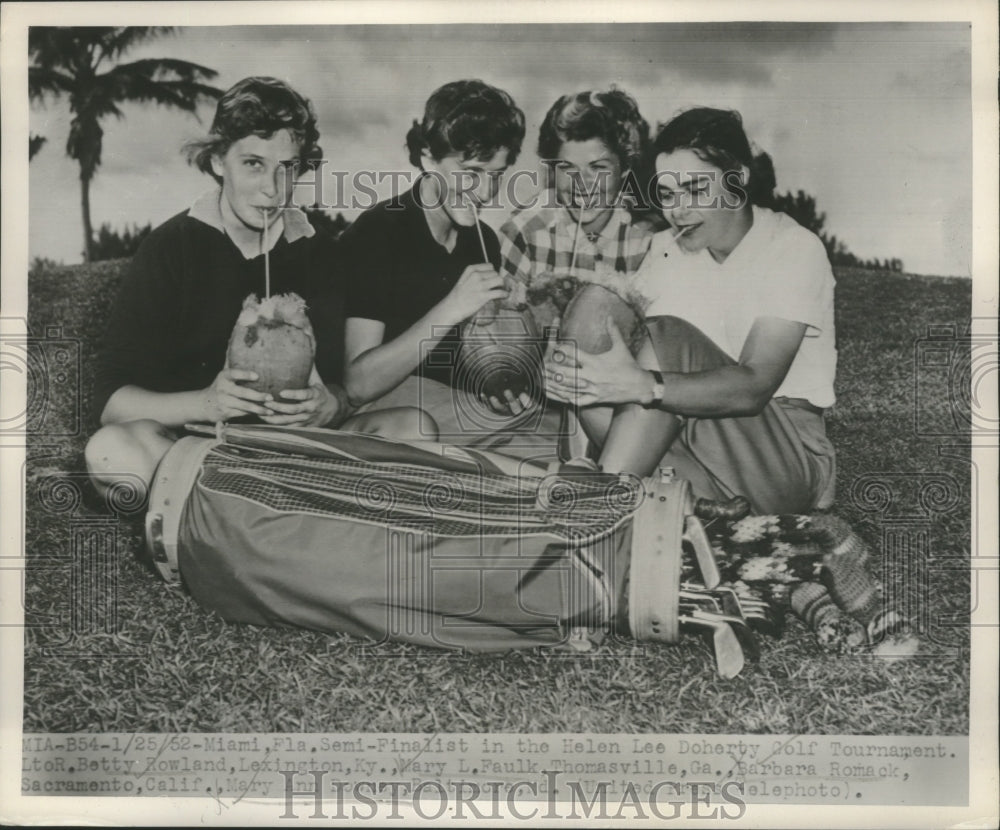 1952 Press Photo Finalist in Helen Lee Doherty Golf Tournament - net35535- Historic Images