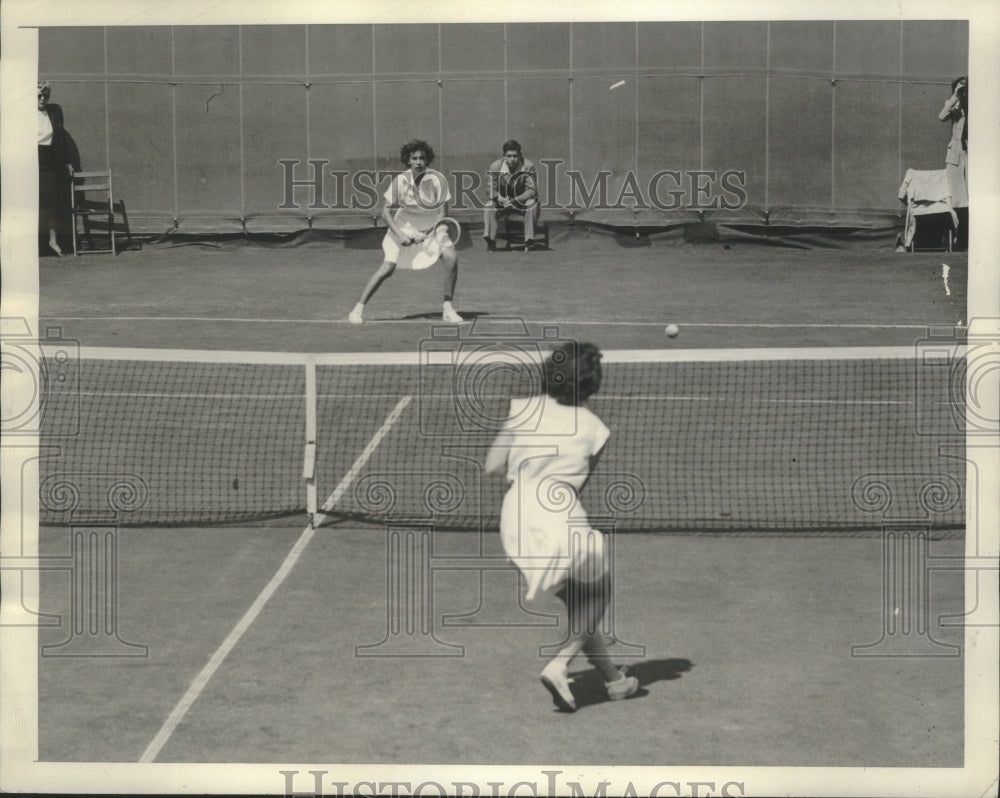 1946 Press Photo Doris Hart Defeats 5th Seeded Margaret Osborne at Match- Historic Images