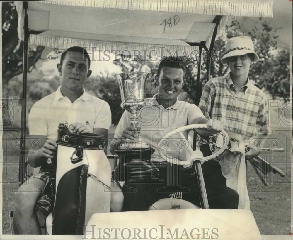 1965 Press Photo Lary McAtee shown with HAle Irwin and Mike Ryall - net35875- Historic Images