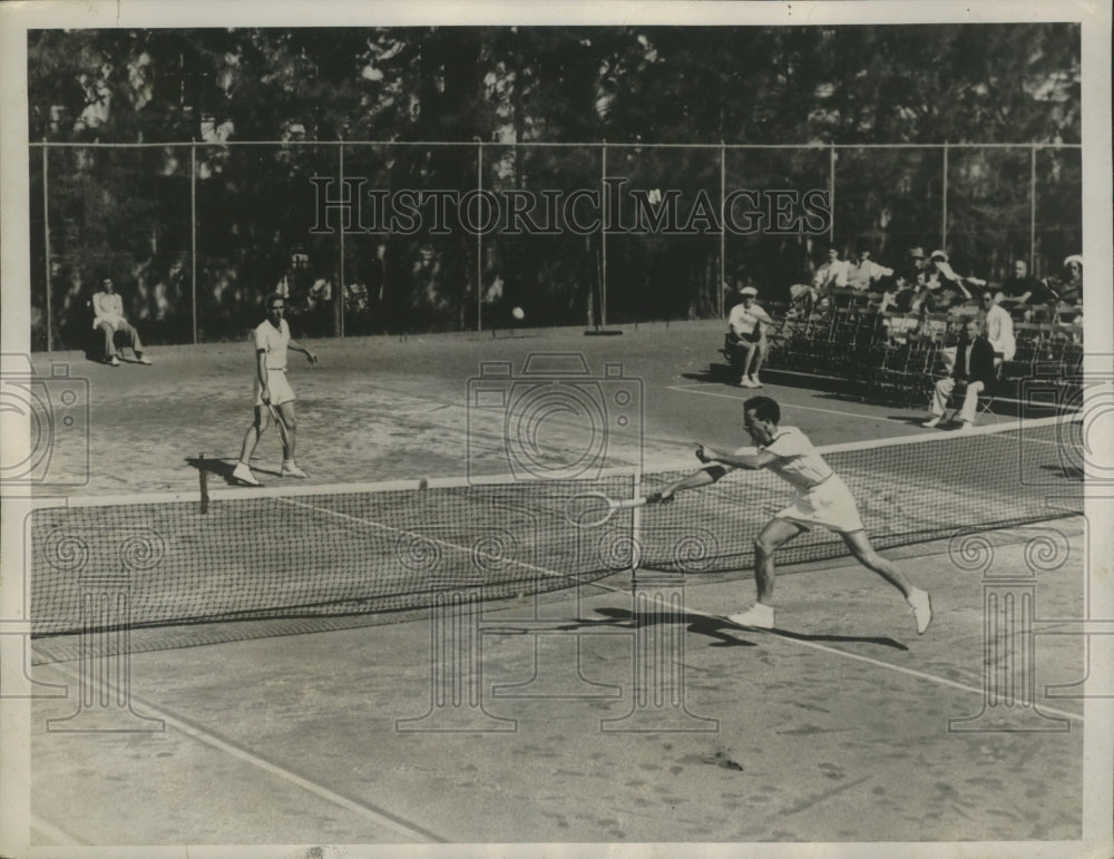 1936 Press Photo Charles Harris makes return of smash by Arthur Hendrix- Historic Images