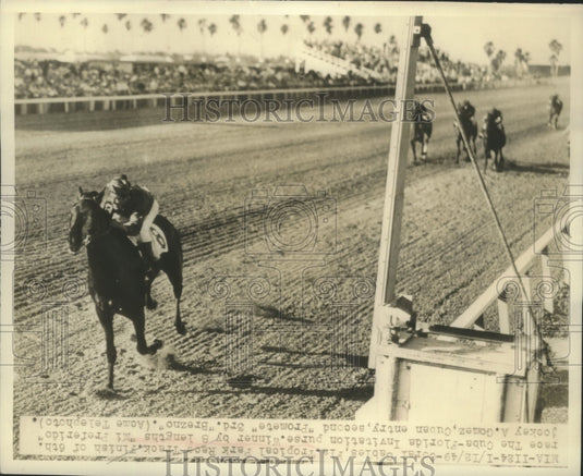 1940 Press Photo Winners of 6th Finish Race at Tropical Race Track in Florida- Historic Images