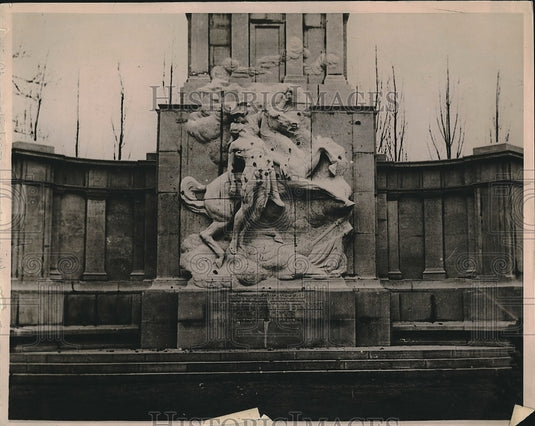 1919 WWI Press Photo German Cemetery Monument Destroyed by Citizens of Lille