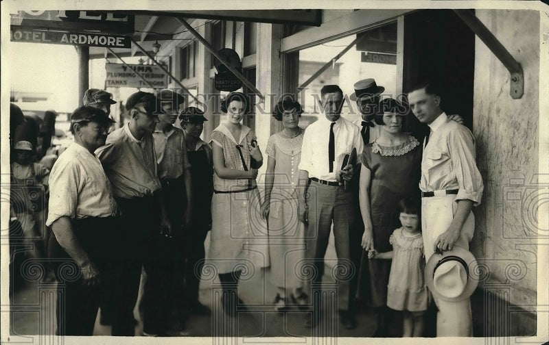 Load image into Gallery viewer, 1925 Press Photo George W Lynn, Newspaper Editor Released From Jail, Joanna Lynn
