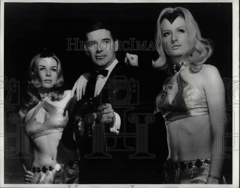 Load image into Gallery viewer, 1968 Press Photo Harald Oie,Elisabeth Krabbe, Toril Kleivdal, "Youth 68"
