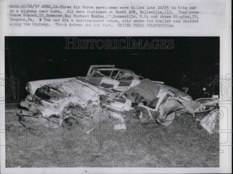 Load image into Gallery viewer, 1957 Press Photo Air Force Men Killed in Car Wreck, D. Duncan, Moxley, Higgins
