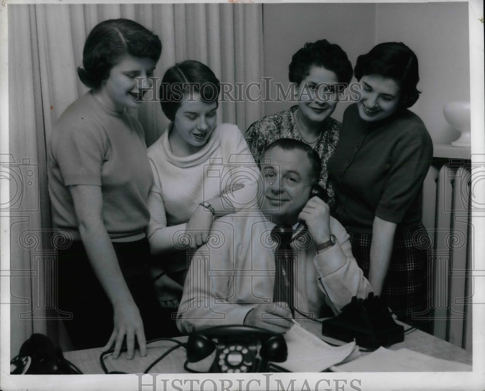 1956 Press Photo Michael DiSalle, Ohio Governor, Connie, Diana, Barbara DiSalle