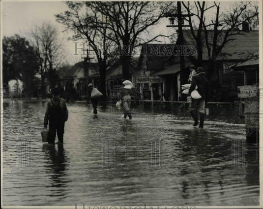 1931 Press Photo Citizens Walk in Flooded Street in Webb, Mississippi
