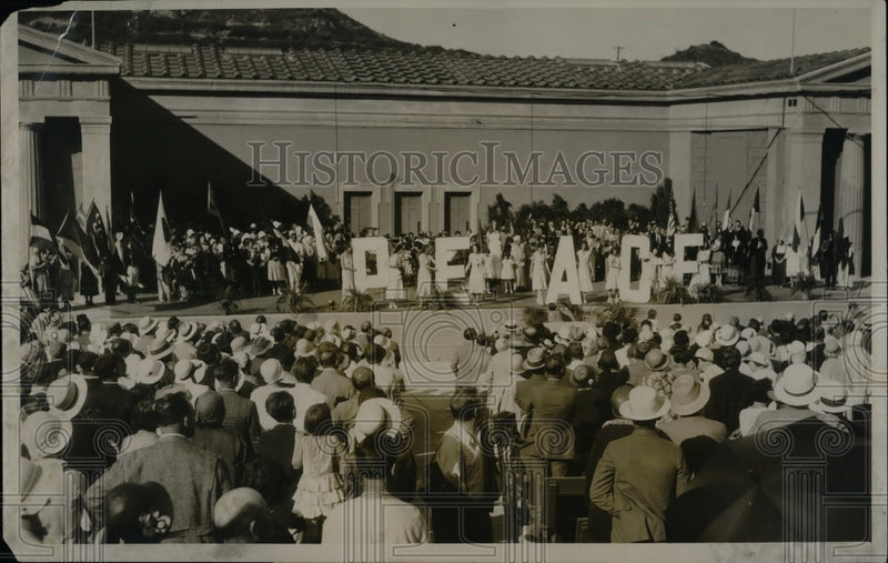 Load image into Gallery viewer, 1931 Press Photo Pageant of Nations in Transcontinental Caravan
