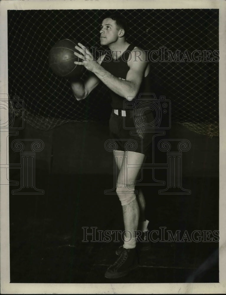 1929 Press Photo Russell Walter, Basketball Center, New York