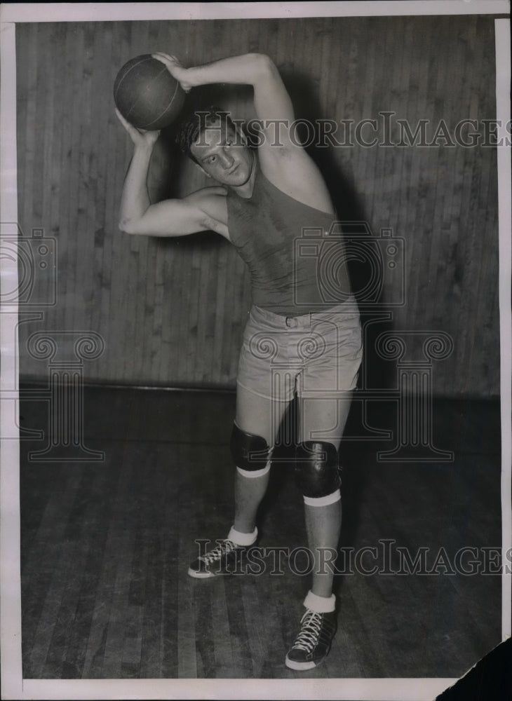 1936 Press Photo Perrry Geffen of New York University Basketball