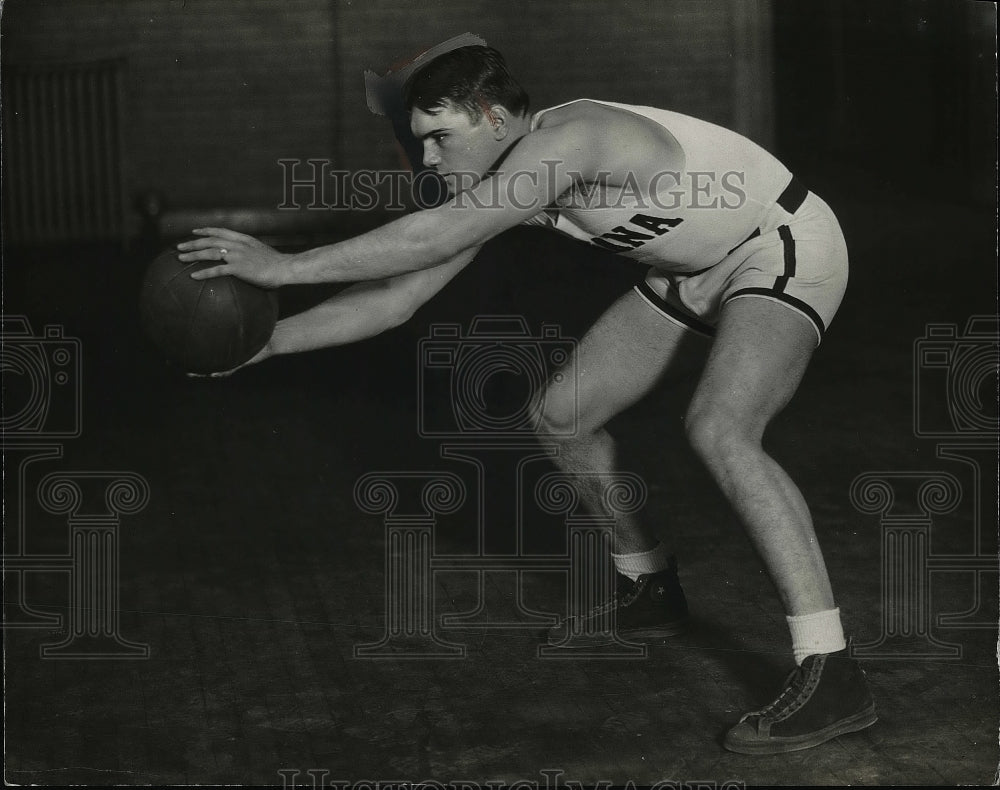 1932 Press Photo Bernard Dickey, Center of Indiana Basketball Team