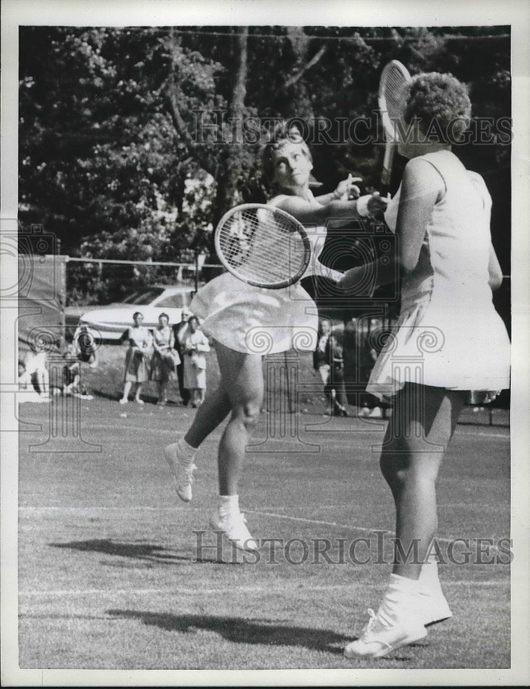 Load image into Gallery viewer, 1961 Press Photo Darlene Hard, Lesley Turner, National Doubles Tournament
