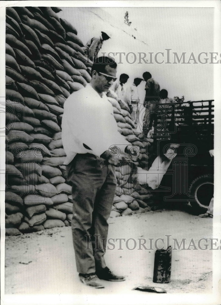 1969 Press Photo Nusse Alami Agricultural School Builds Shelling Wall in Jericho
