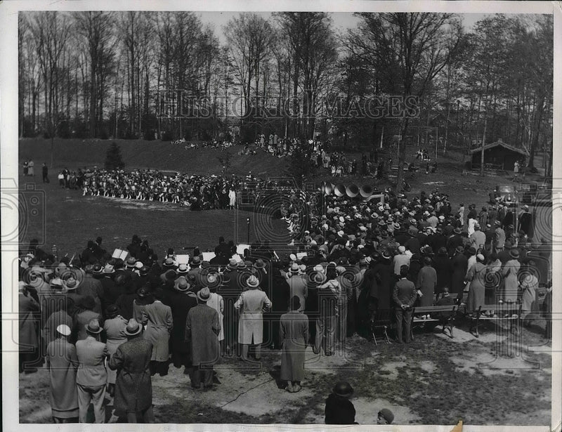 Load image into Gallery viewer, 1934 Press Photo James Roosevelt Son of President Dedicates Therapy Poll
