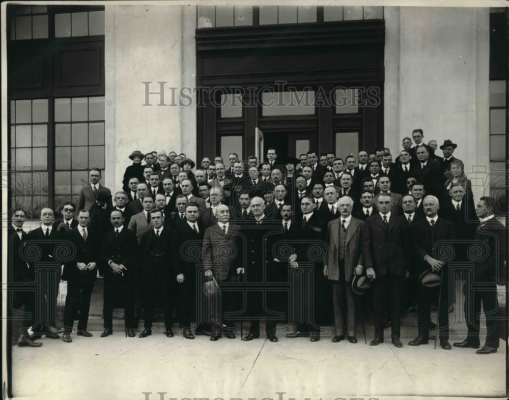 1921 Press Photo Lord Riddle & Correspondents - nex04788