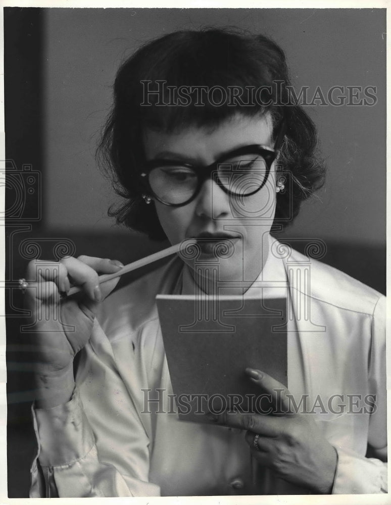 Load image into Gallery viewer, 1957 Press Photo Freda Larsen with Her Business Look
