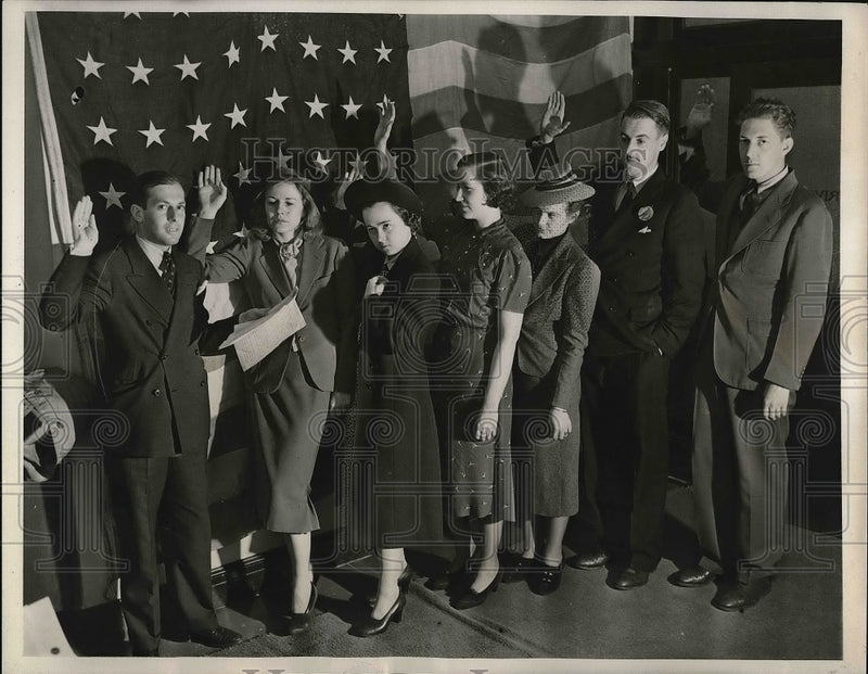 Load image into Gallery viewer, 1938 Press Photo Alfred M. Lilienthal, National First Voters League, C. Cameron
