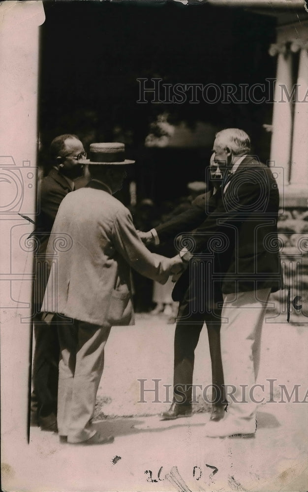 Load image into Gallery viewer, 1920 Press Photo Warren G. Harding with New York Delegates - nex05561
