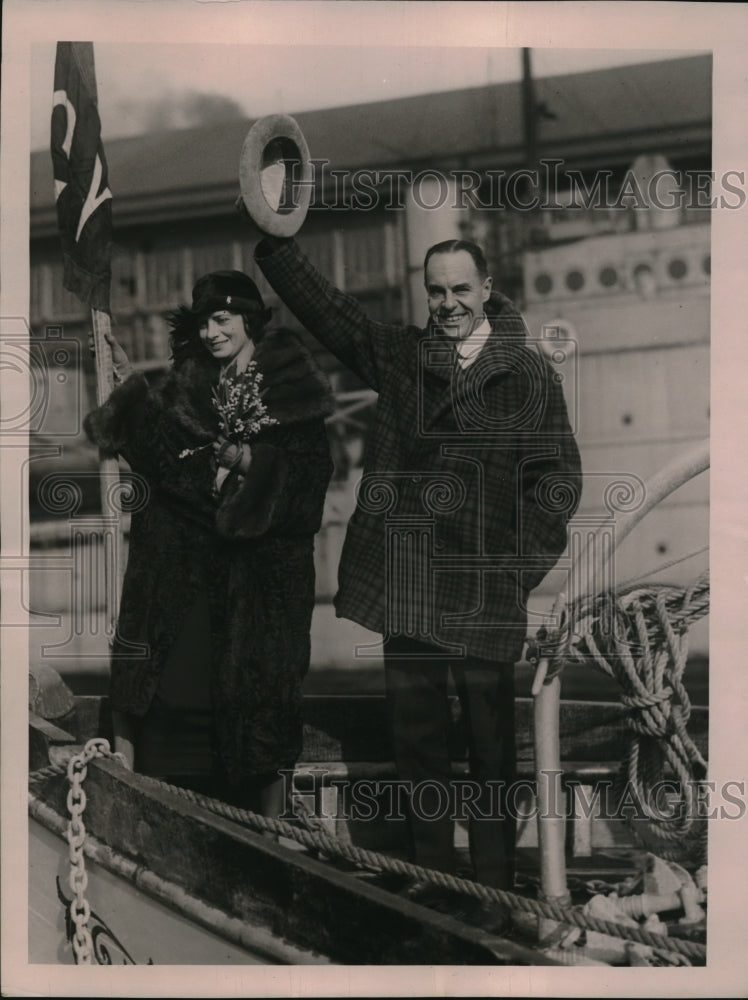 1922 Press Photo Mr. & Mrs. Gowen, whose honeymoon trip on the little yacht has