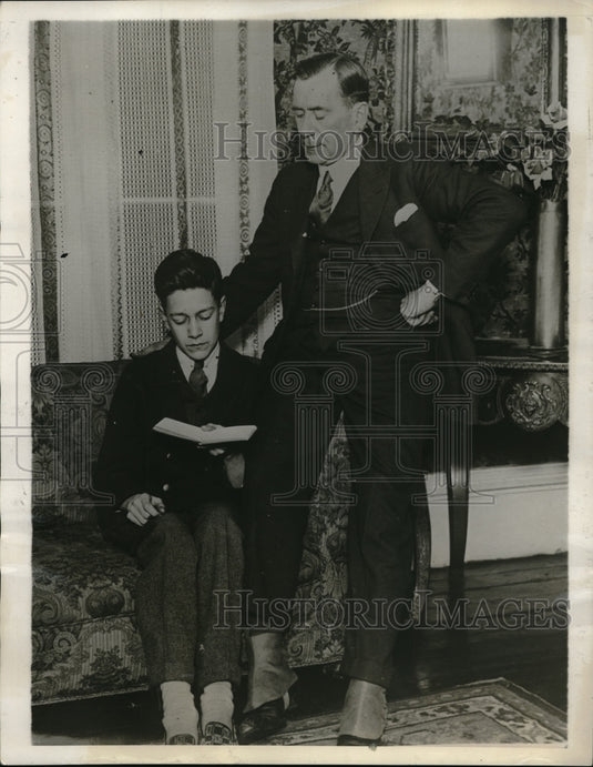 1929 Press Photo Geoffrey Gill suspended from Leyton Essex High School with his