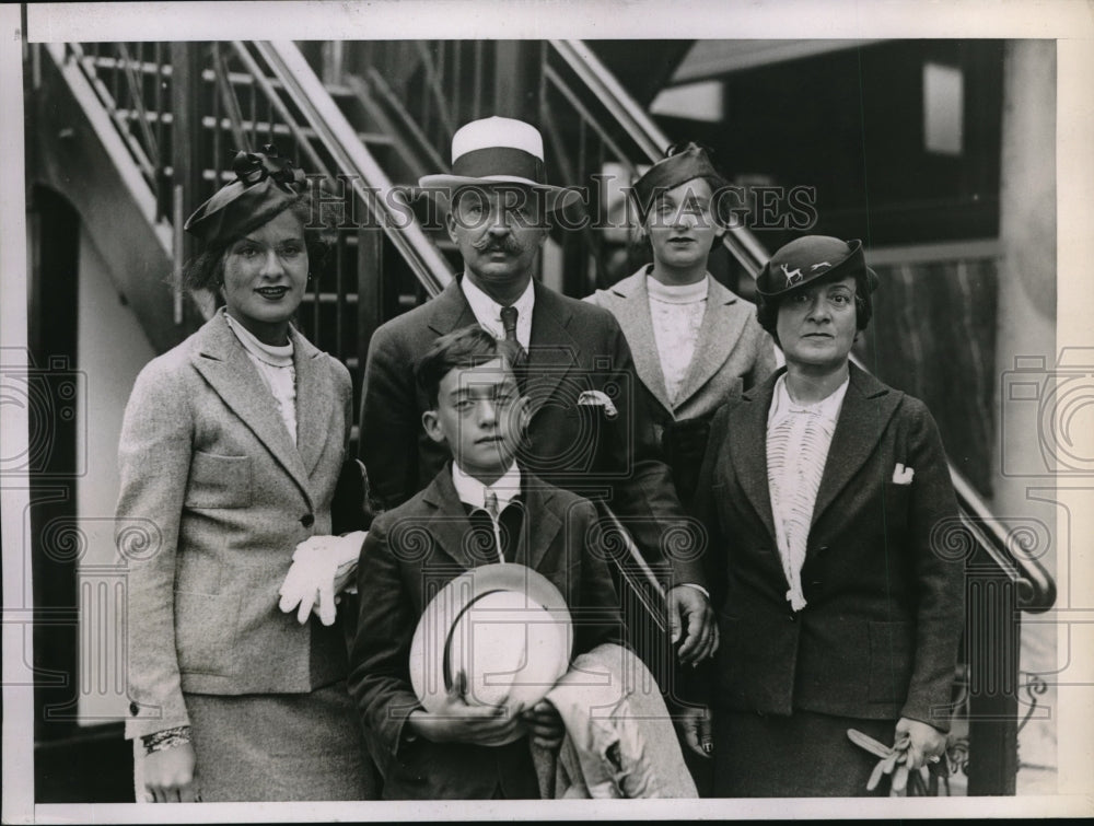 1935 Press Photo Mr. & Mrs. Kingdon Gould & children Sylvia, Mr. Gould, Edith &