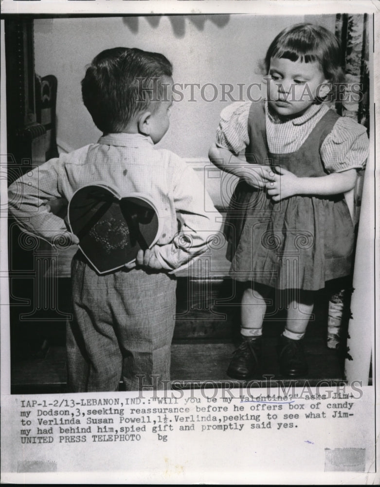 Load image into Gallery viewer, 1954 Press Photo Toddler Jimmy Dodson Has Valentine For Verlinda Powell, Indiana
