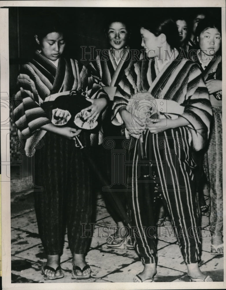 1938 Press Photo Students bold-stripped kimonos &amp; traditional Japanese trousers- Historic Images