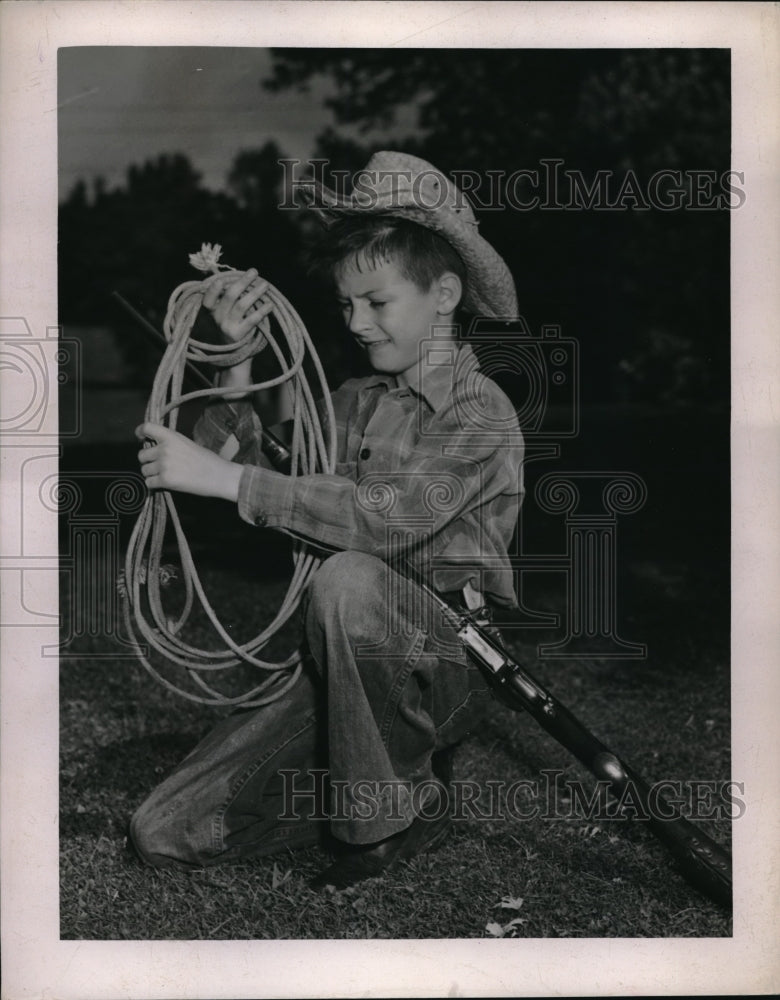 1944 Press Photo Thomas Ryan, 9 year old snake hunter