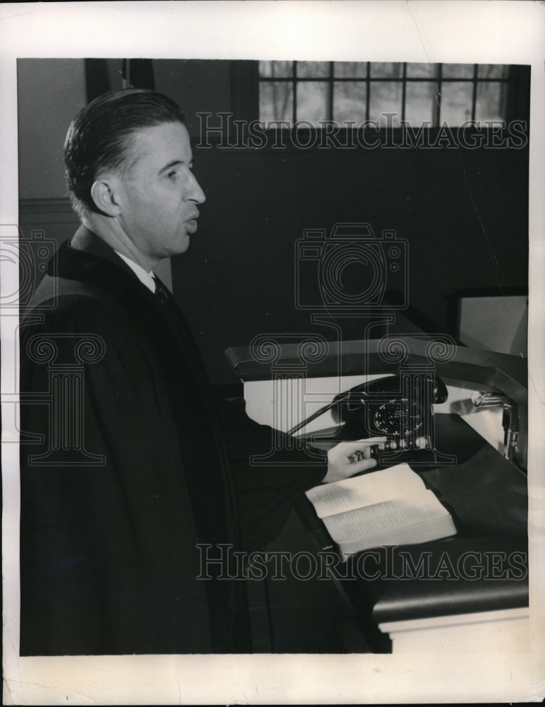 Load image into Gallery viewer, 1957 Press Photo Pastor Robert H.Ralston delivered his sermon by a Telephone.
