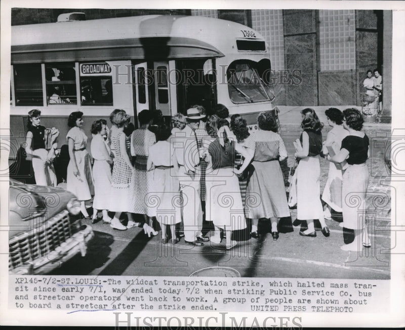 Load image into Gallery viewer, 1953 Press Photo St Louis Wild Cat Transportation Strike
