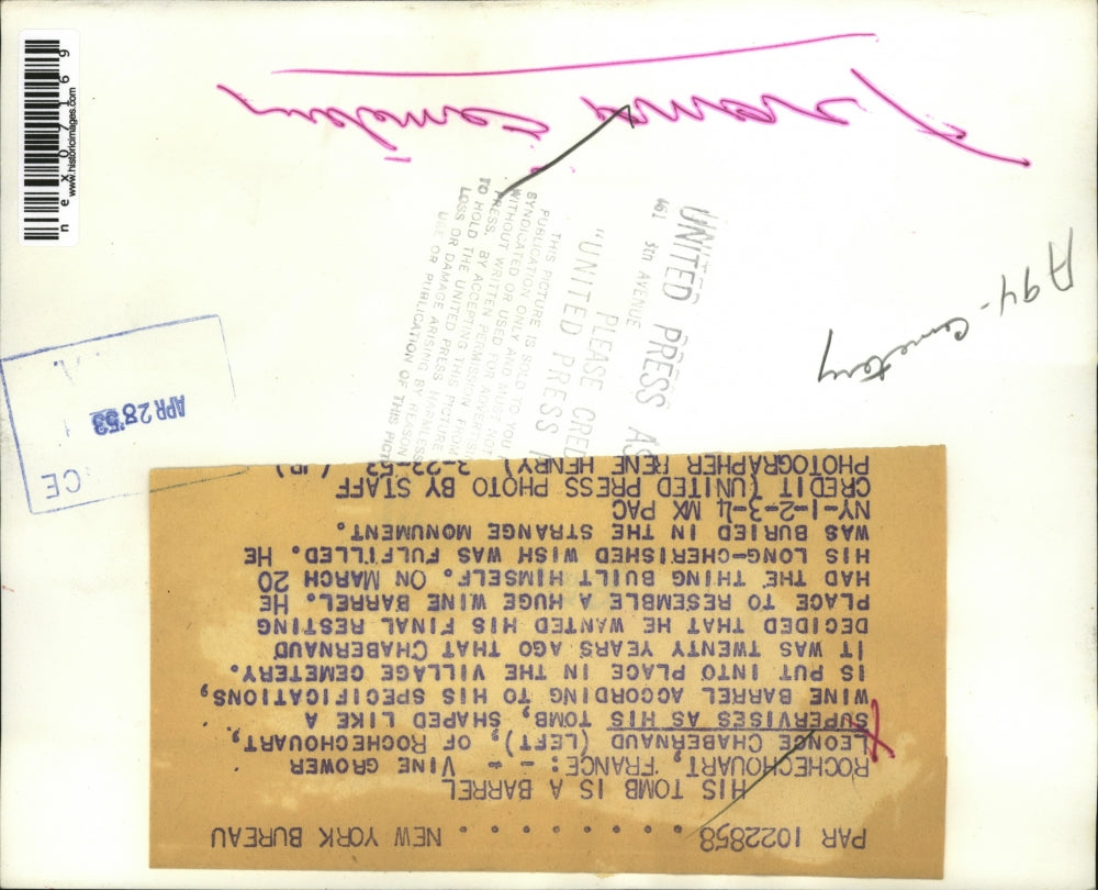 1953 Press Photo Vine grower Leonce Chabernau supervises his tomb construction