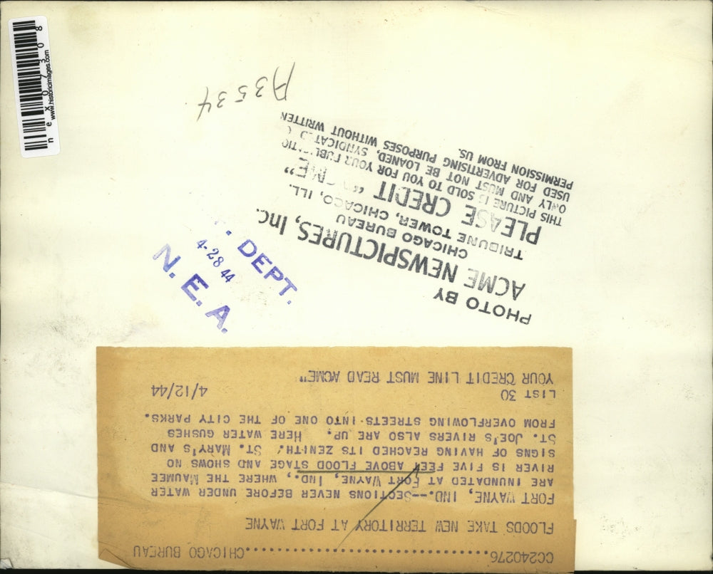 1944 Press Photo Ft Wayne Indiana Flood Maumee River five feet above flood stag