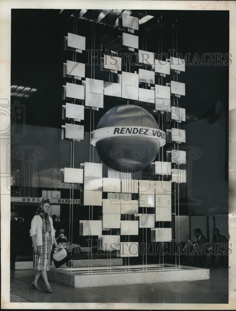 1962 Press Photo Revolving Light at Orly Airport in Paris Proclaims Rendez Vous