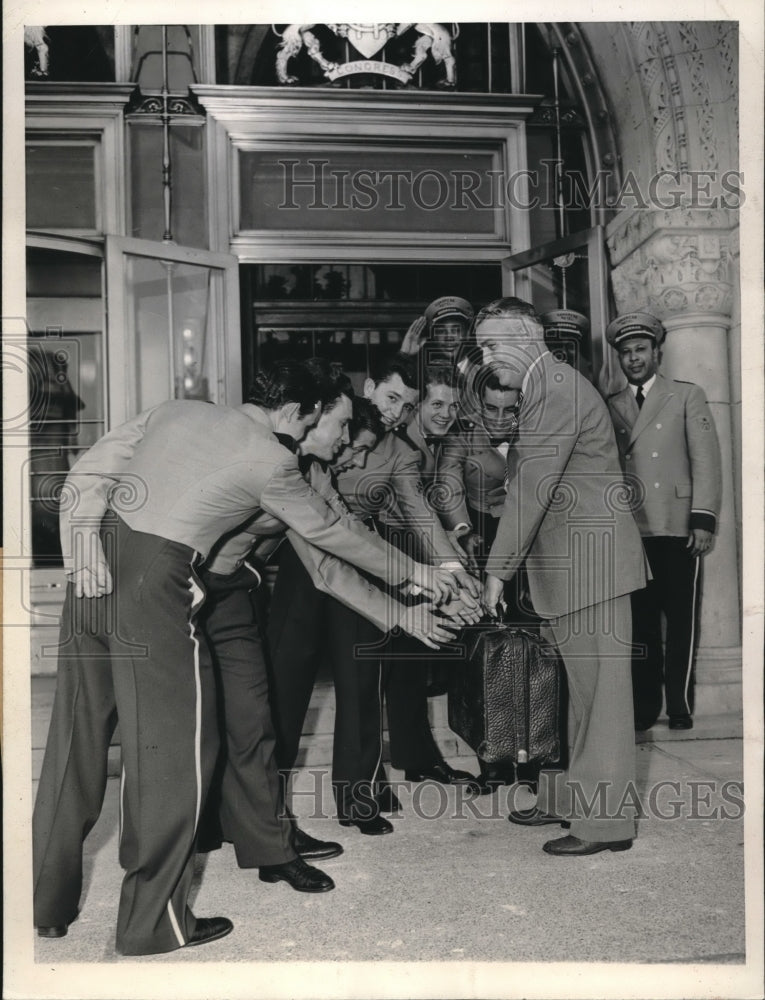 1945 Press Photo Congress Hotel Bell Boys and W.M Walters- Historic Images