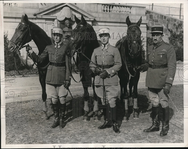 Load image into Gallery viewer, 1932 Press Photo Pierre Cavielle Captain Pierre Clave Lieut Jean De Tiliere
