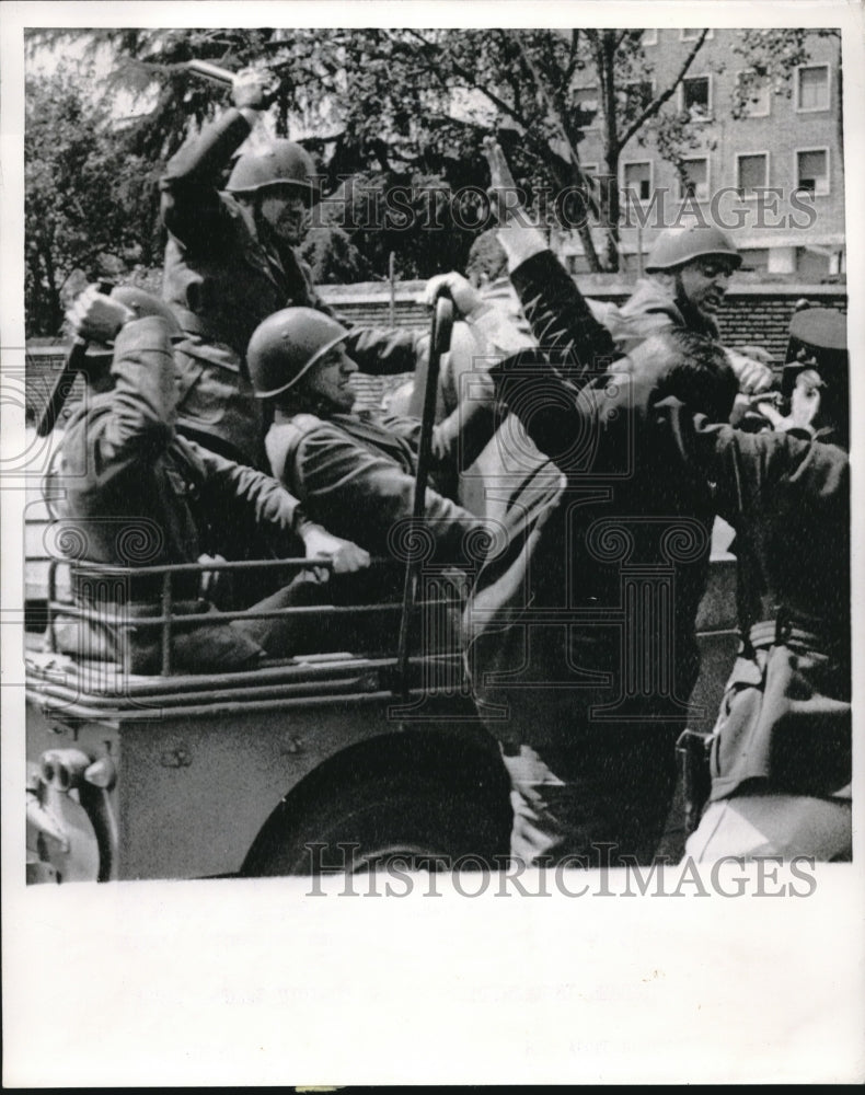 1966 Press Photo Giulio Caradonna Struggles With Police Rome University