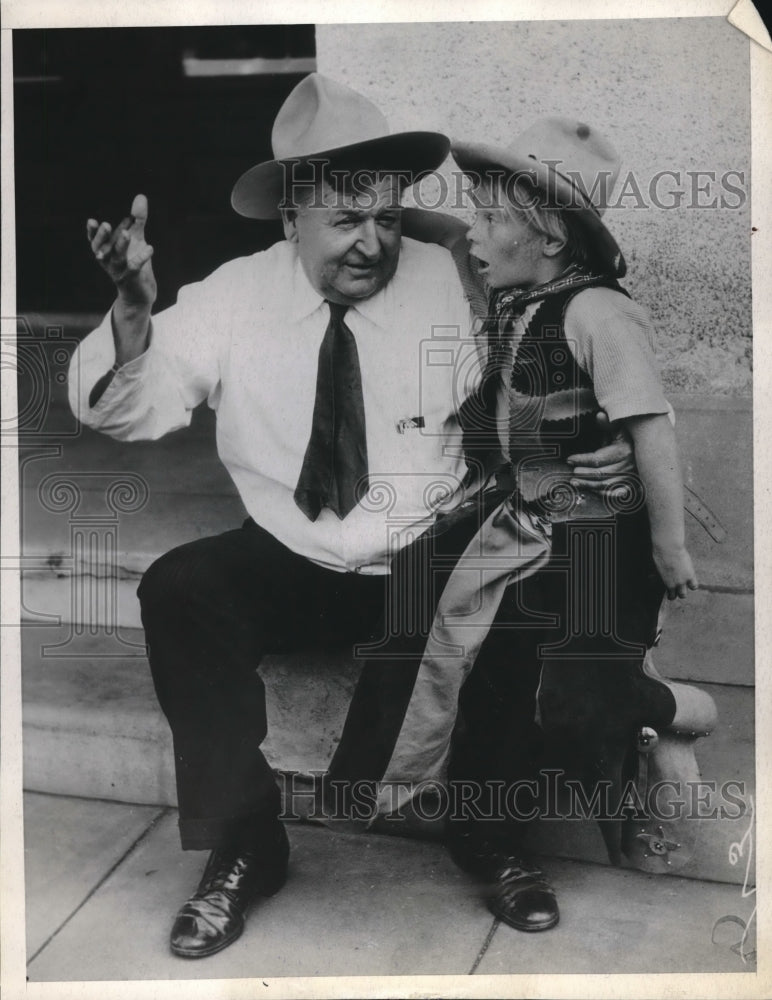 Load image into Gallery viewer, 1936 Press Photo Death Valley Scotty and F Walburn at Pioneer Days Santa Monica

