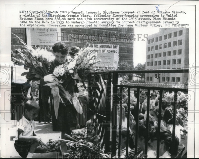 Load image into Gallery viewer, 1958 Press Photo Kenneth Lampert during the flowerbearing procession to UN plaze
